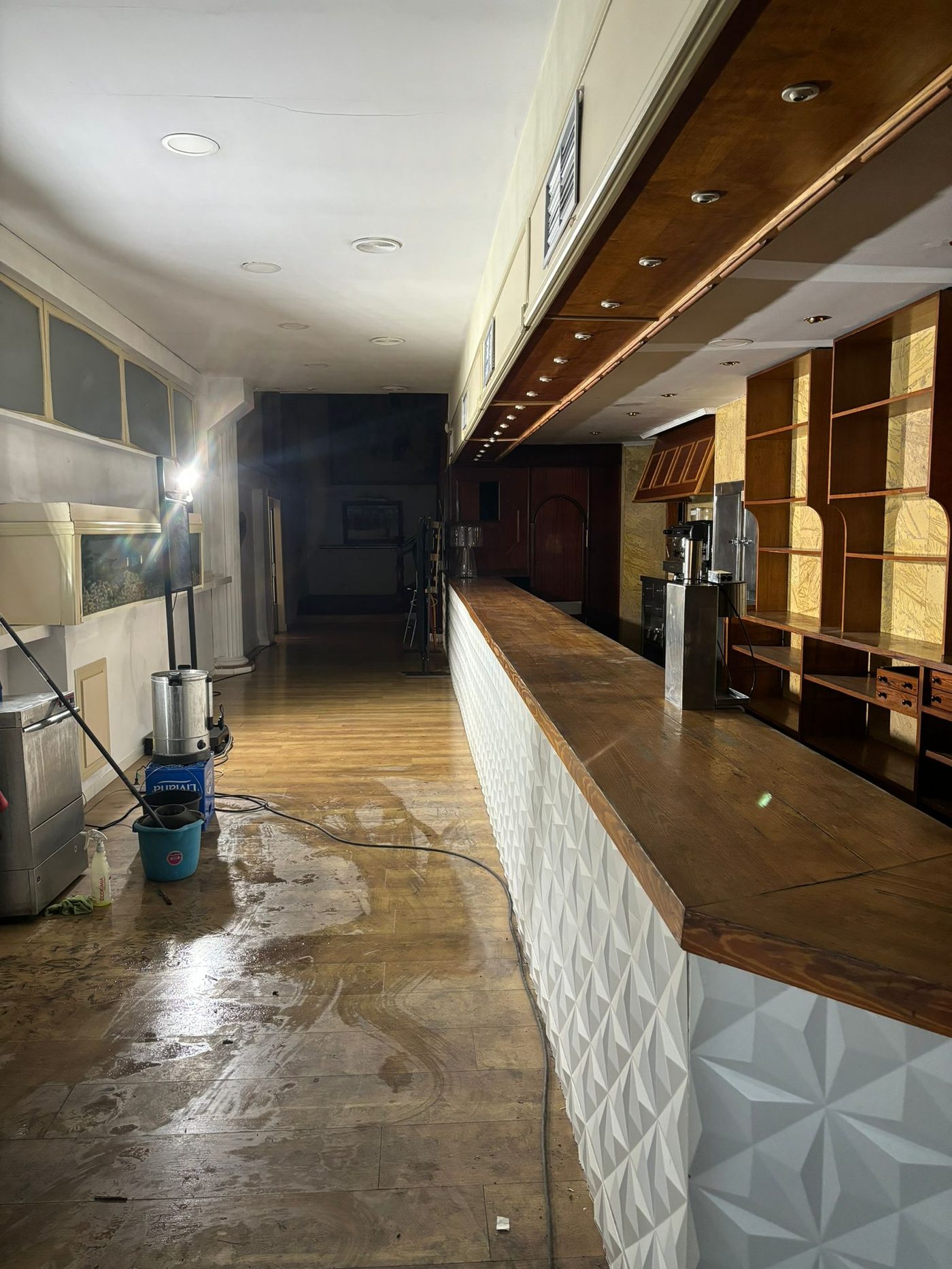 Restauración de bar tras incendio en Cuenca