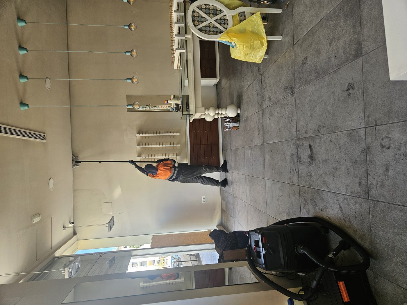 Trabajos post-incendio en local comercial