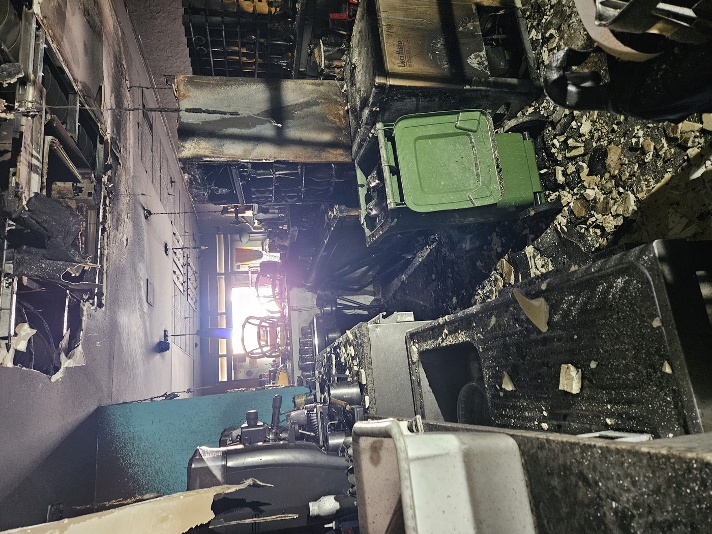 Limpieza post-incendio en sala y cocina de restaurante en Almería